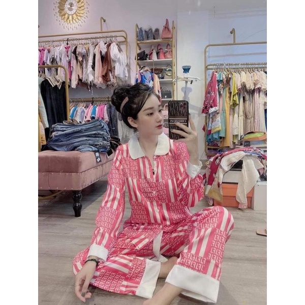 Đồ bộ satin tay dàu cổ sen hoạ tiết phối hồng siêu xinh