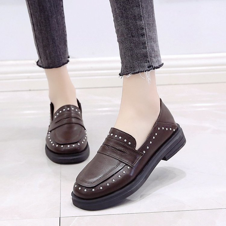 Giày Lười Đế Bằng Đính Đinh Tán Cá Tính Trẻ Trung