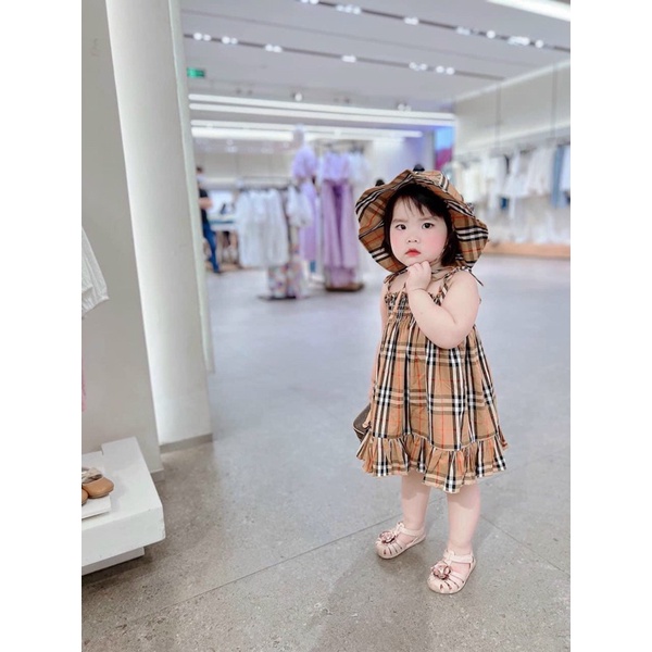 Set váy kẻ BBR kèm mũ cho bé