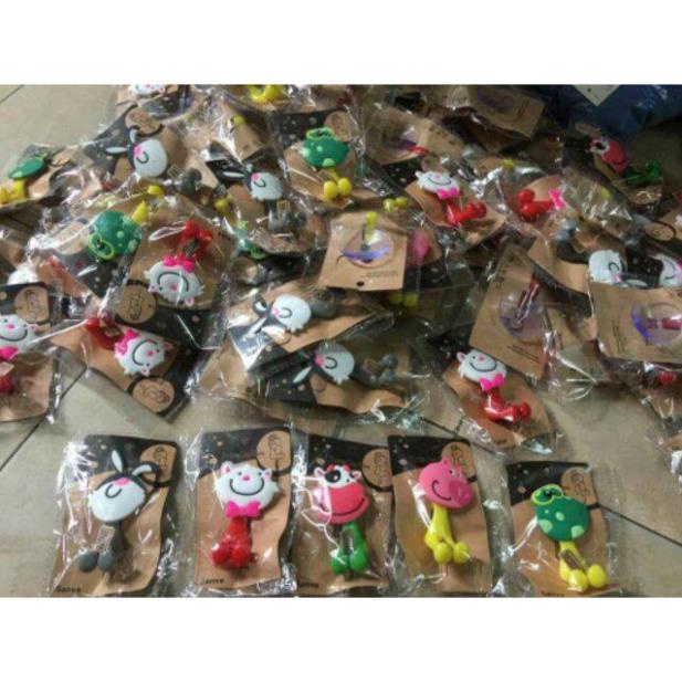Combo 2 MÓC HÚT CHÂN KHÔNG TREO BÀN CHẢI CUTE ( tuyển khách sỉ)