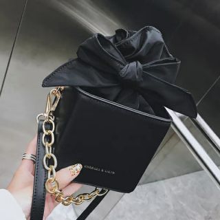 Túi xách hình hộp phối nơ