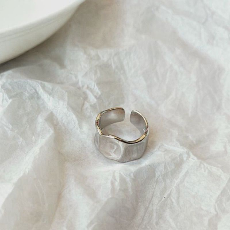 Nhẫn đeo tay thiết kế không đồng đều thời trang