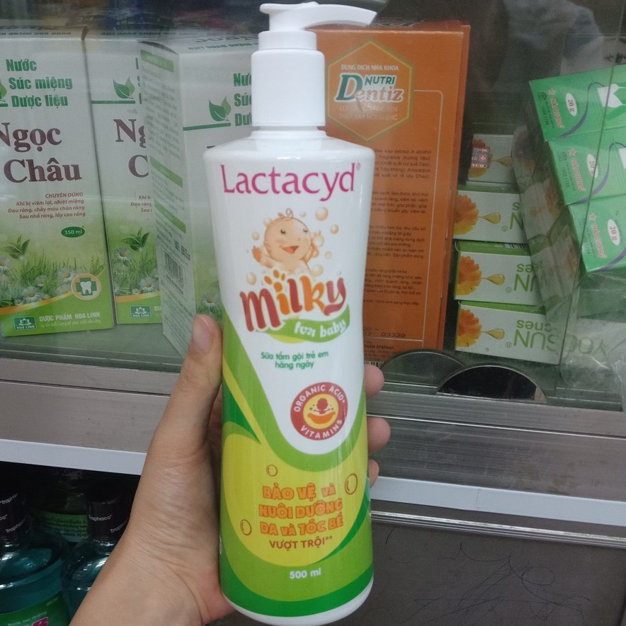 Sữa tắm trẻ em Lactacyd Milky 500ML