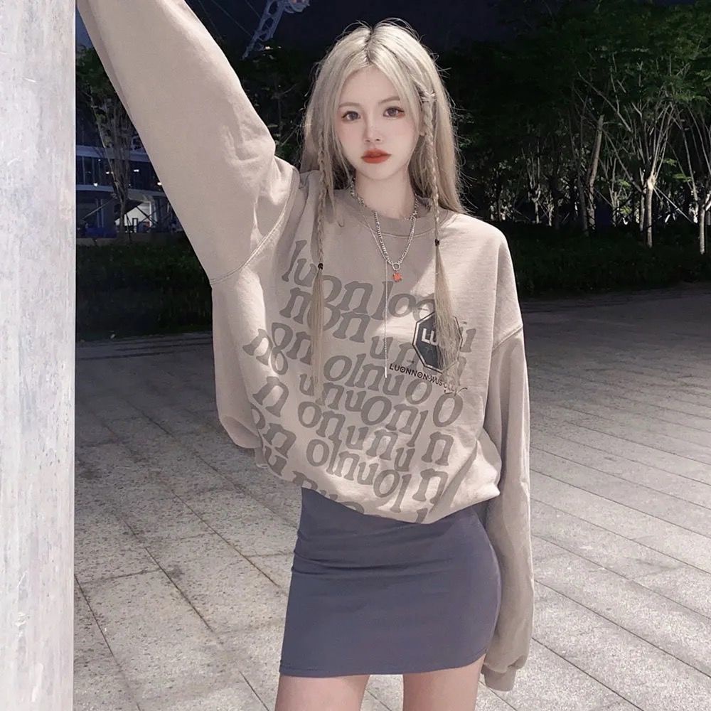 COZOK Áo sweater tay dài hoạ tiết chữ thiết kế trễ vai phong cách Vintage