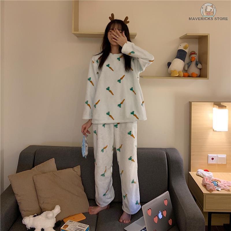 Bộ đồ ngủ tay dài in hình củ cà rốt dễ thương