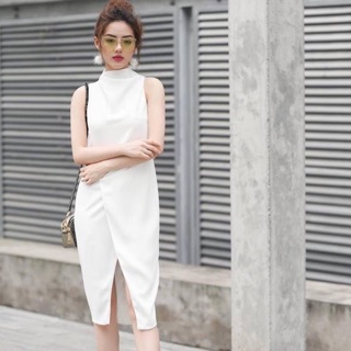 Đầm dáng suông cổ lọ xẻ tà trắng
