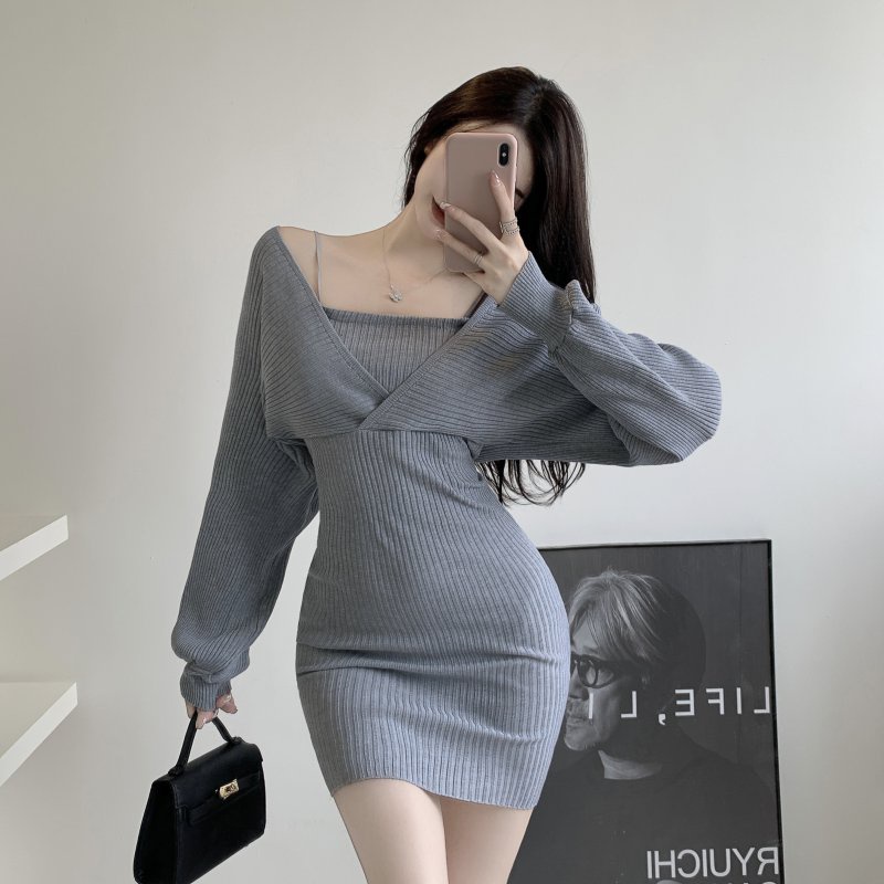 Đầm hở vai thiết kế hai dây cổ chữ V kiểu dáng mỏng phong cách Trung Quốc với eo ôm sát thời trang cá tính cho nữ