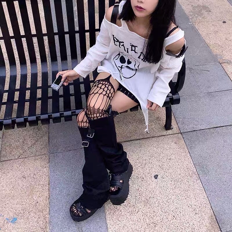 Tất lưới cực chiến phong cách Y2k Gothic