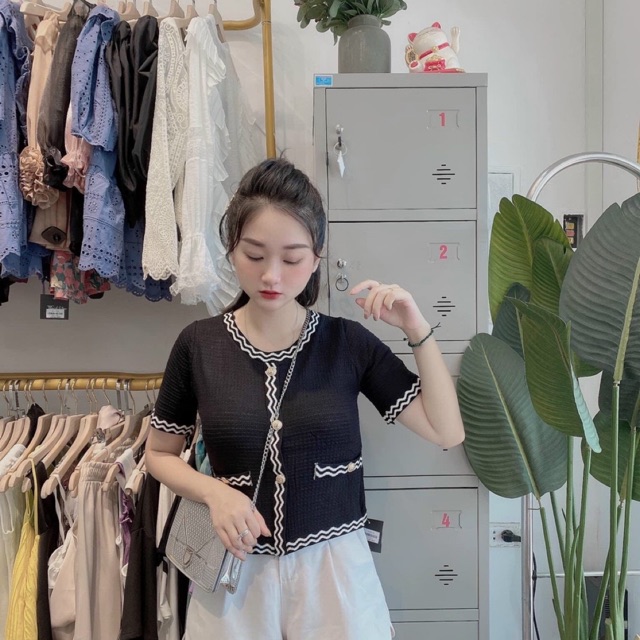 Áo viền cổ tròn 2 màu dành cho nữ