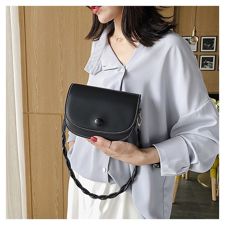 Túi xách nữ hình bầu quai tết da trơn đen trắng chất dày dặn ZBK7885 có đựng vừa điện thoại