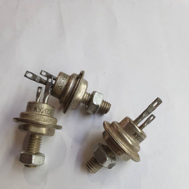 Nắn dòng thyristor KY202 và nạp Д 235