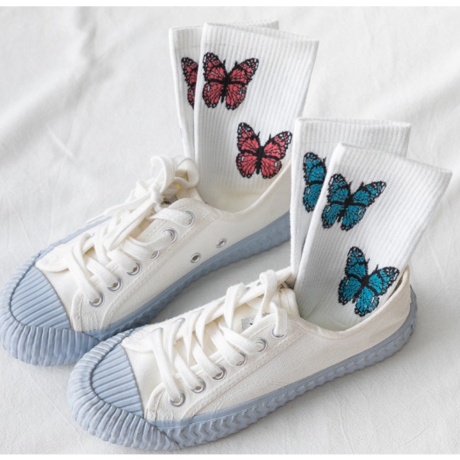 Vớ nữ cao cổ hình Bướm phong cách đường phố, trẻ trung và năng động.