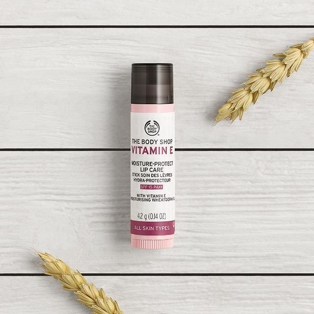 Son Dưỡng Môi Chống Nắng Vitamin E Lip Care SPF15 PA++ 4.2G THE BODY SHOP