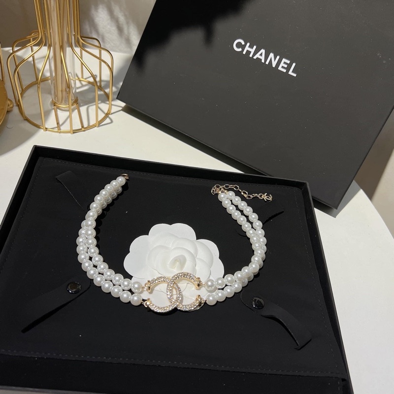 vòng cổ châu tiểu thư