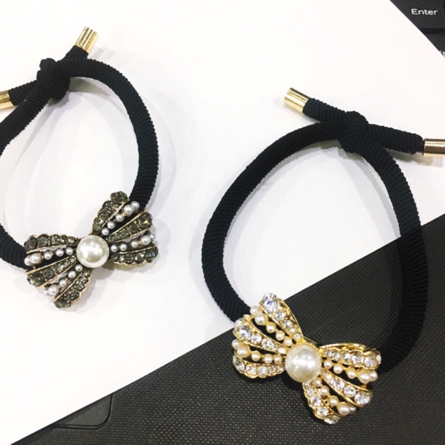 Buộc tóc hình nơ đính đá và ngọc phong cách Hàn