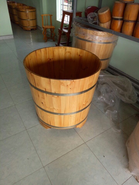 Bồn tắm gỗ hình tròn