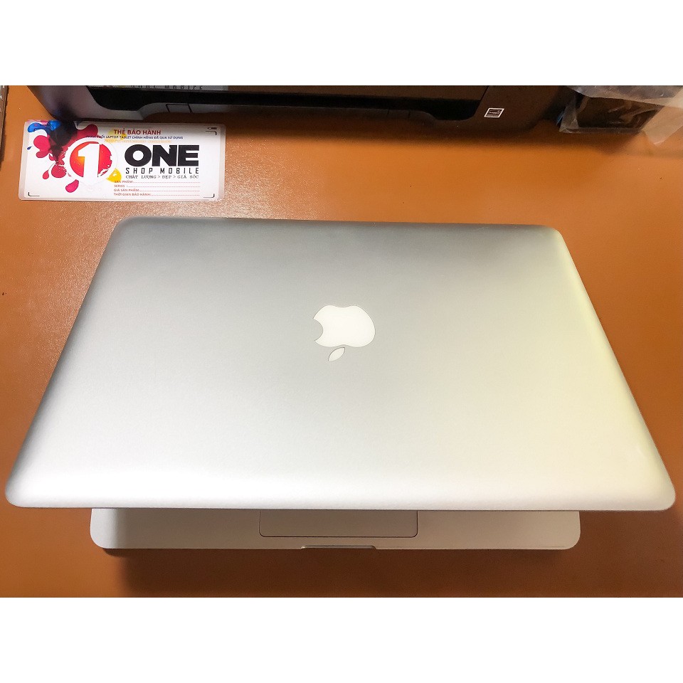 Macbook Pro MC374 mid 2010 8Gb Ram, SSD 128Gb , bàn phím led sáng cực sang trọng(Tặng kèm tất cả phụ kiện) .