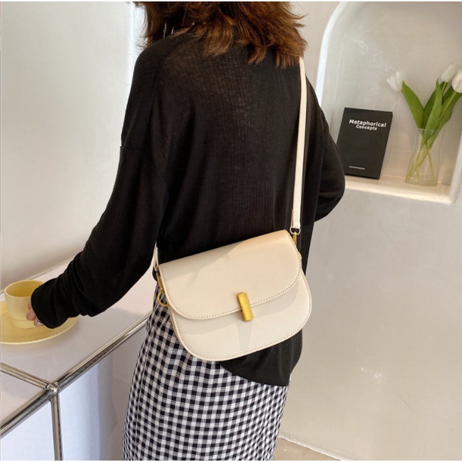 Túi đeo chéo nữ tông nâu trơn basic hot trend 2022 BAG U TRN19