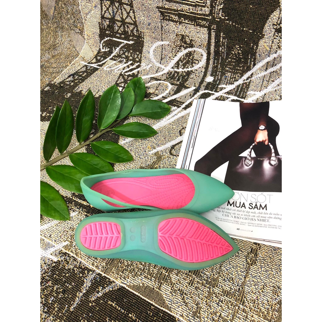 Đôi giày búp bê hiệu Crocs chính hãng, đã qua sử dụng