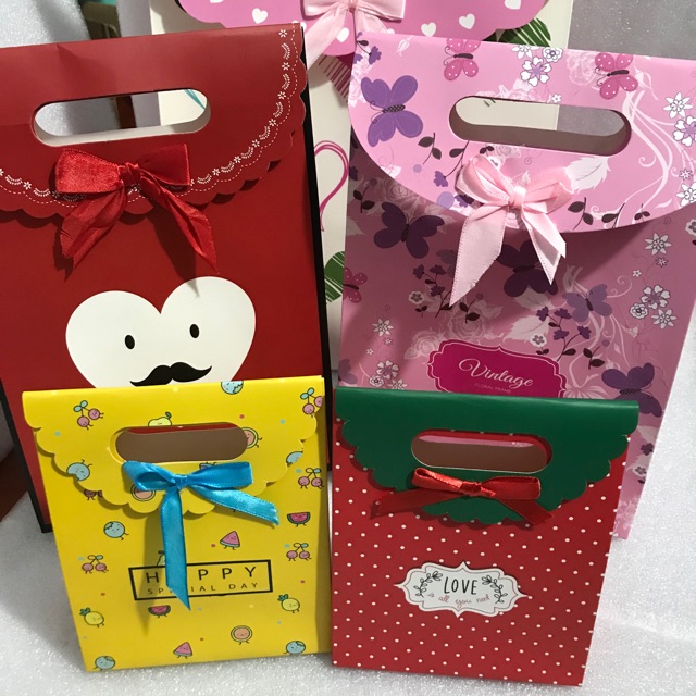 Túi giấy đựng quà loại đẹp