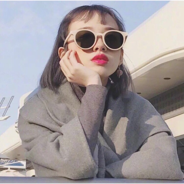 MẮT KÍNH THỜI TRANG CHỮ V TREND