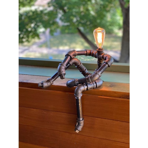 Đèn bàn thiết kế phong cách Steampunk - bằng ống sắt phi 21