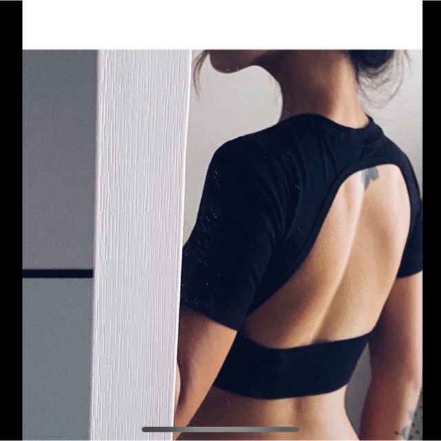 Áo croptop tay ngắn hở lưng