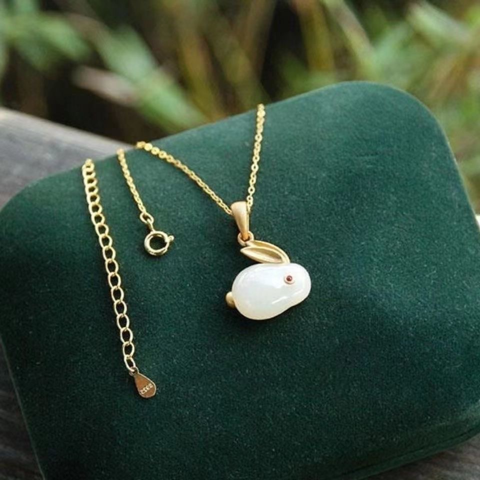 Vòng cổ Mặt Đá Ngọc Bích Hình Thỏ Con Xinh Xắn Cho Nữ