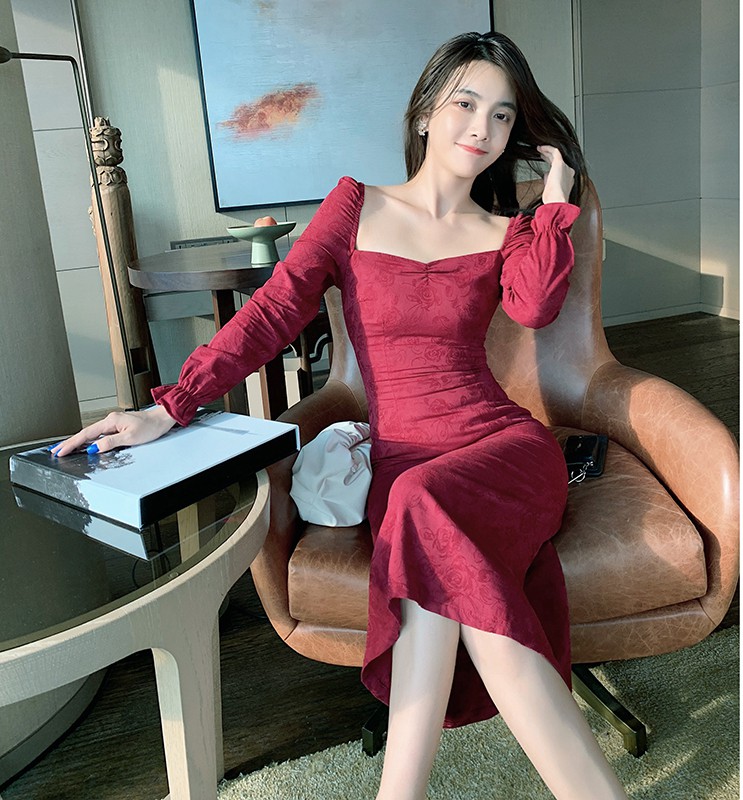 Đầm Dài Cổ Vuông Tay Dài Dáng Ôm Màu Đỏ Thời Trang Sang Trọng Cho Nữ