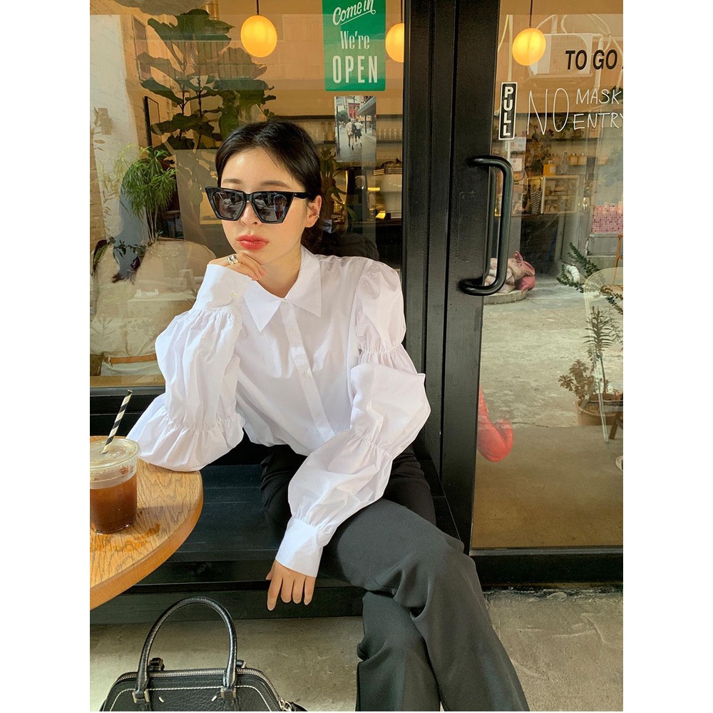 Áo sơ mi trắng tay phồng phong cách Hong Kong thanh lịch