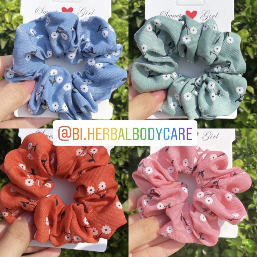 [Hàng thiết kế] Scrunchies cột tóc, buộc tóc vải họa tiết hoa nhí màu trắng dễ thương cho bạn gái handmade