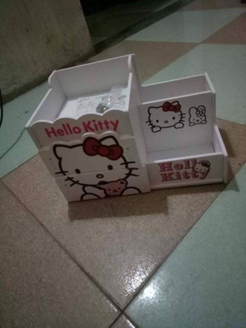 Kệ mỹ phẩm hellokitty