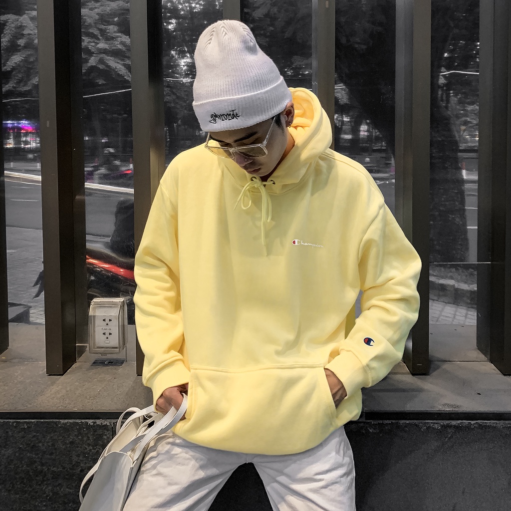 Áo Hoodie Thêu Logo Champion Sắc Nét Phía Trước-Chất Vải Nỉ Bông Cotton-Form Rộng Rãi Unisex Nam Nữ-Màu Vàng Nhạt