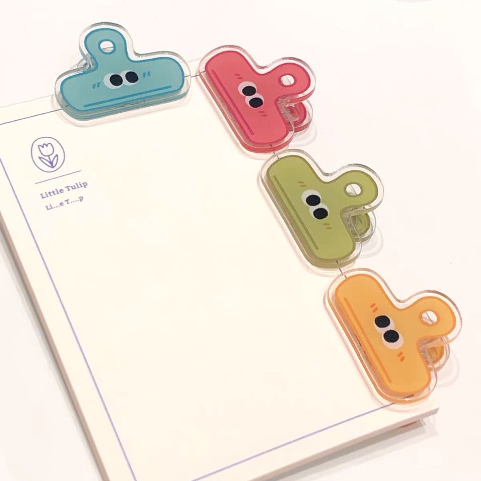 Set 2 Kẹp Giấy Bằng Acrylic Họa Tiết Hoạt Hình Nhiều Màu Sắc
