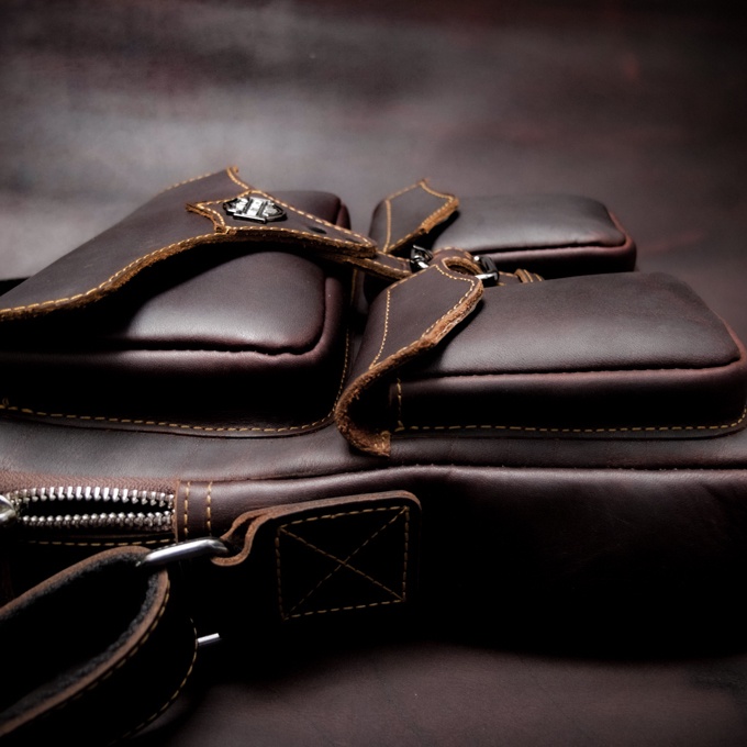 Túi đeo chéo da bò thật Harley nâu đen 10in | Thiết kế và gia công thủ công tại xưởng Manuk Leather