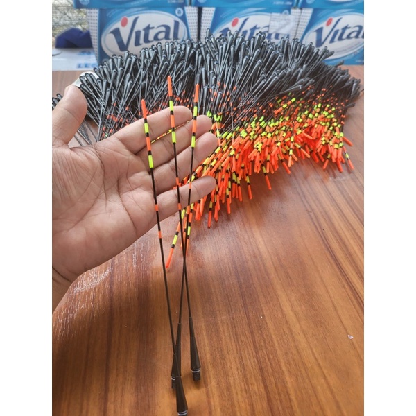 Ngọn phao đổi màu tăm to, tăm nhỏ rõ nét