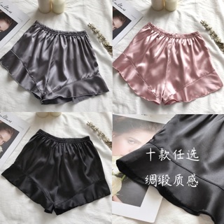 Quần short satin ống xoè