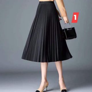 CHÂN VÁY XẾP LY ĐEN KÈM ÁO