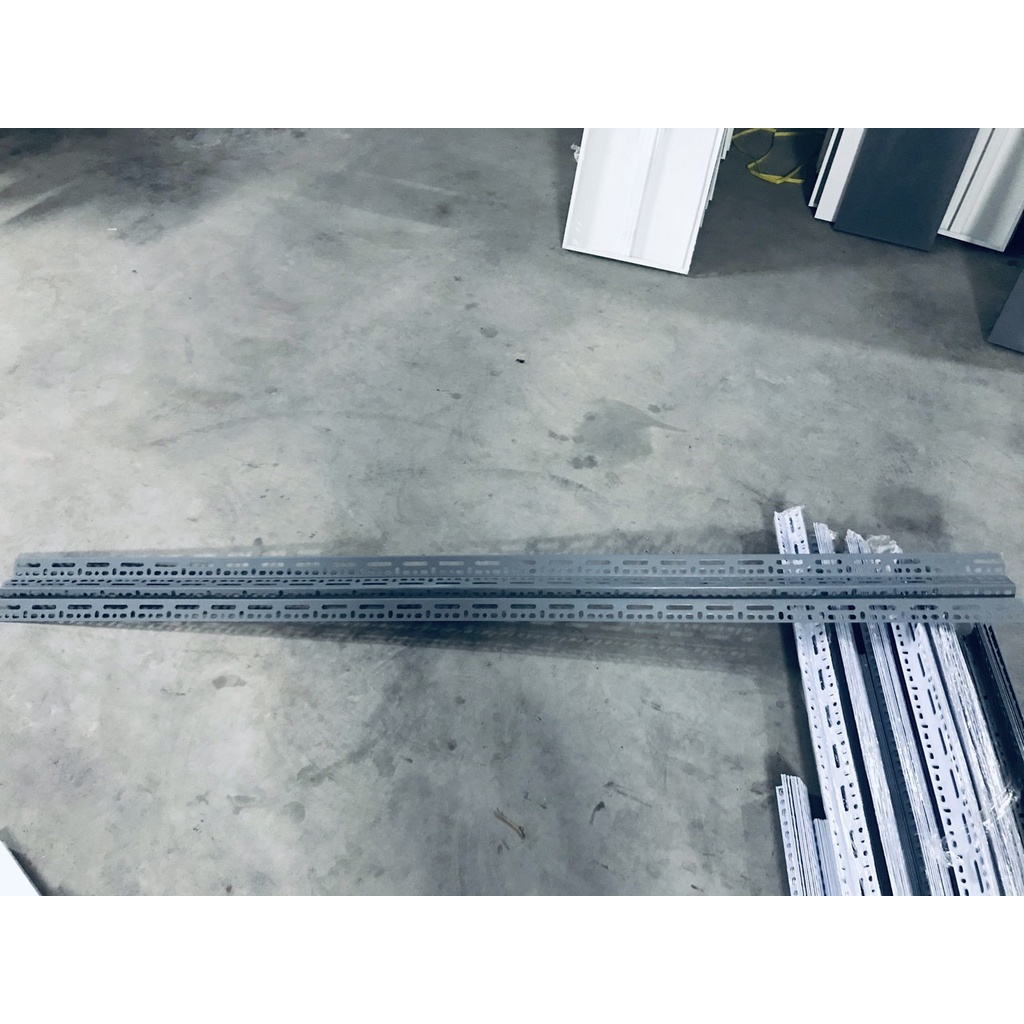 Thanh sắt v lỗ V3x5 dày 1.8ly - lắp khung kệ để đồ, trồng rau
