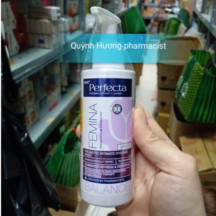 Vệ sinh phụ nữ FEMINA BALANCE 150ml giúp làm sạch,khử mùi hôi ( che tên sản phẩm )