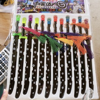 Vỉ kiếm nhựa đen dài 12 chiếc
