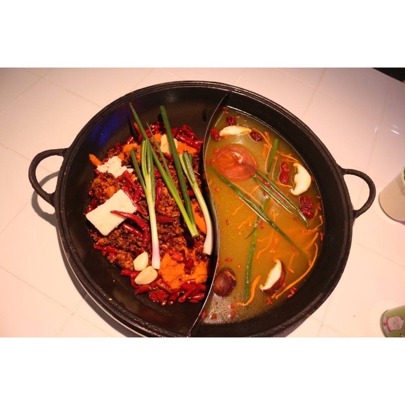 Cốt Lẩu Âm Dương- Trùng Khánh Qiuxia 360gram | BigBuy360 - bigbuy360.vn