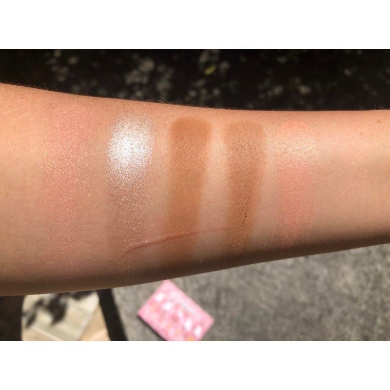 Bảng Phấn Má + Tạo Khối + Phấn Bắt Sáng Benefit Cheekleaders Bronze Squad Palette +2% phí bán hàng | BigBuy360 - bigbuy360.vn