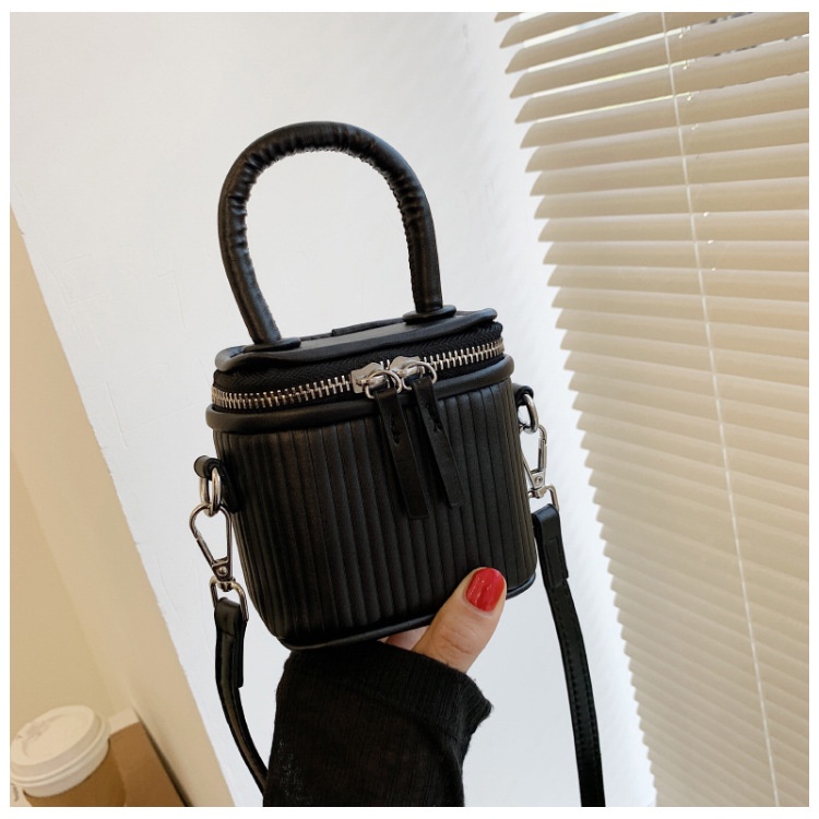 Túi Đeo Chéo Dạng Xô Họa Tiết Kẻ Sọc Thời Trang Cho Nữ