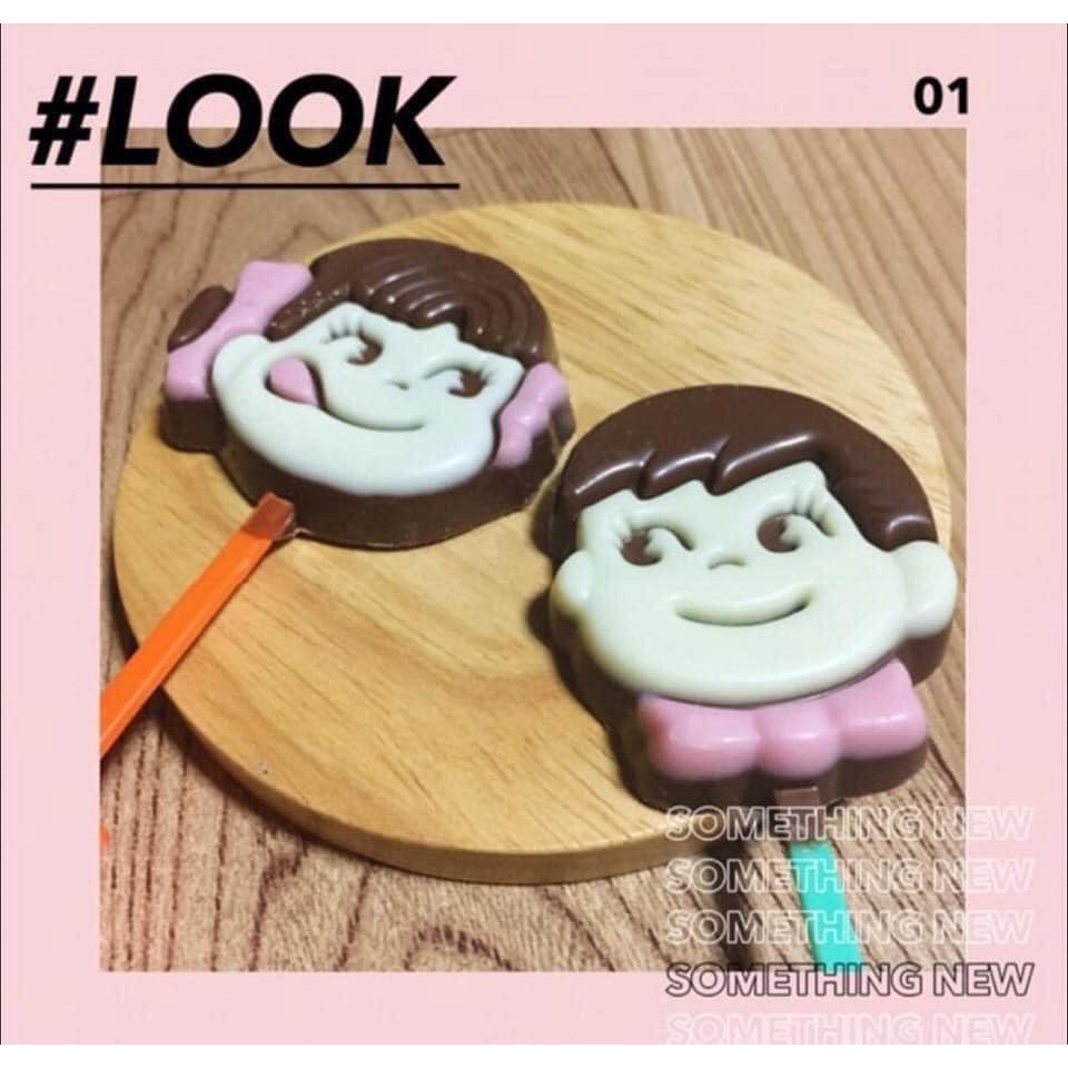 Set 2 Kẹo Mút Socola Glico Nhật Bản Hình Mickey & Minnie Đáng Yêu