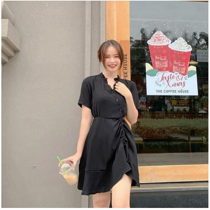 Đầm đen cổ trụ nút xéo phối nhún rút dây | BigBuy360 - bigbuy360.vn