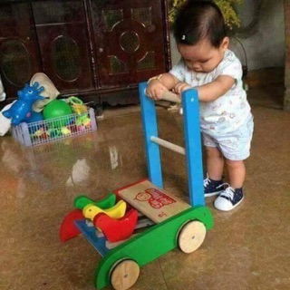 Xe gà tập đi hãng em bé vàng