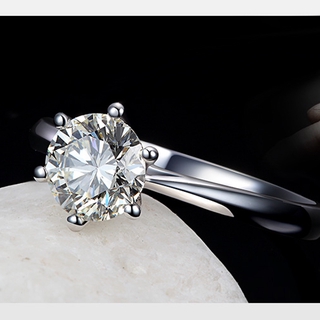 Nhẫn đính hôn cô dâu đính đá zircon