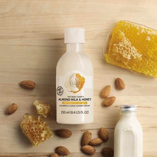 Sữa Tắm/ dưỡng thể/kem tay The Body Shop Almond Milk &amp; Honey Collection