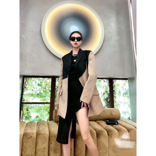Áo khoác blazer 2 lớp BalenC* phối màu nâu, đen, lưng áo thêu logo sang trọng